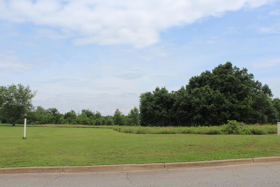 205 Stonegate Dr, Albany, GA 31721 - photo 1