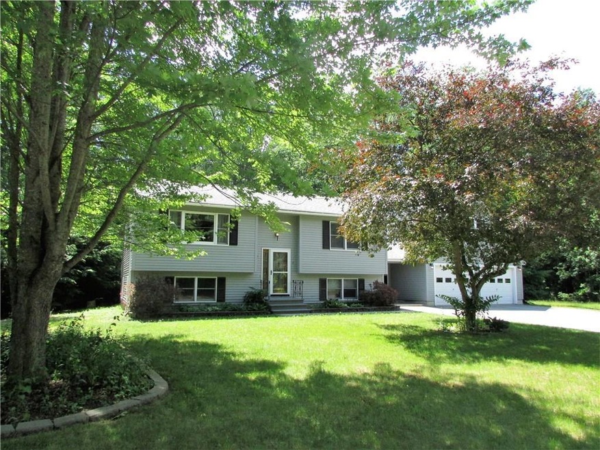 Welcome to 7 Merganser Lane in Bay Park!