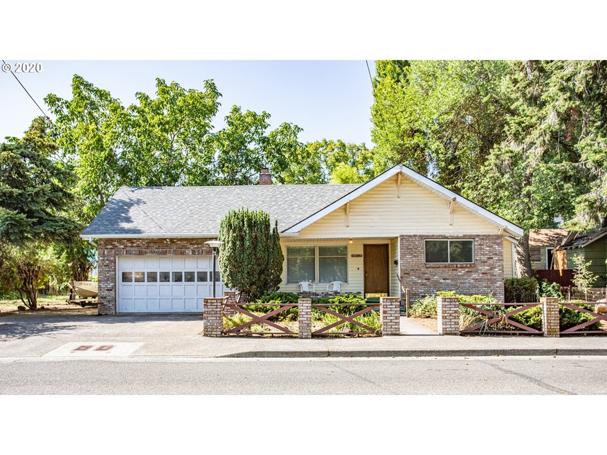 1012 E 13th St, the Dalles, OR 97058 - photo 1