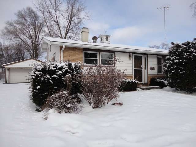 102 Siesta Rd, Carpentersville, IL 60110 - photo 1