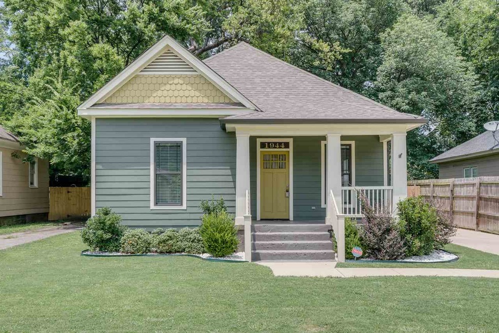 Have you ever seen a cuter home? Come on in and st