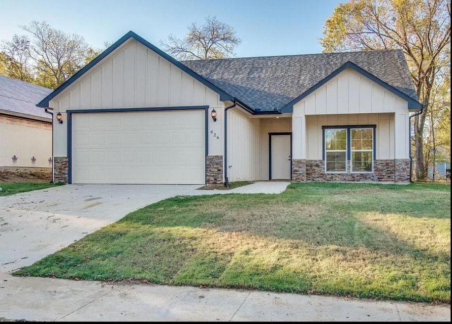 426 W Munson St, Denison, TX 75020 - photo 1