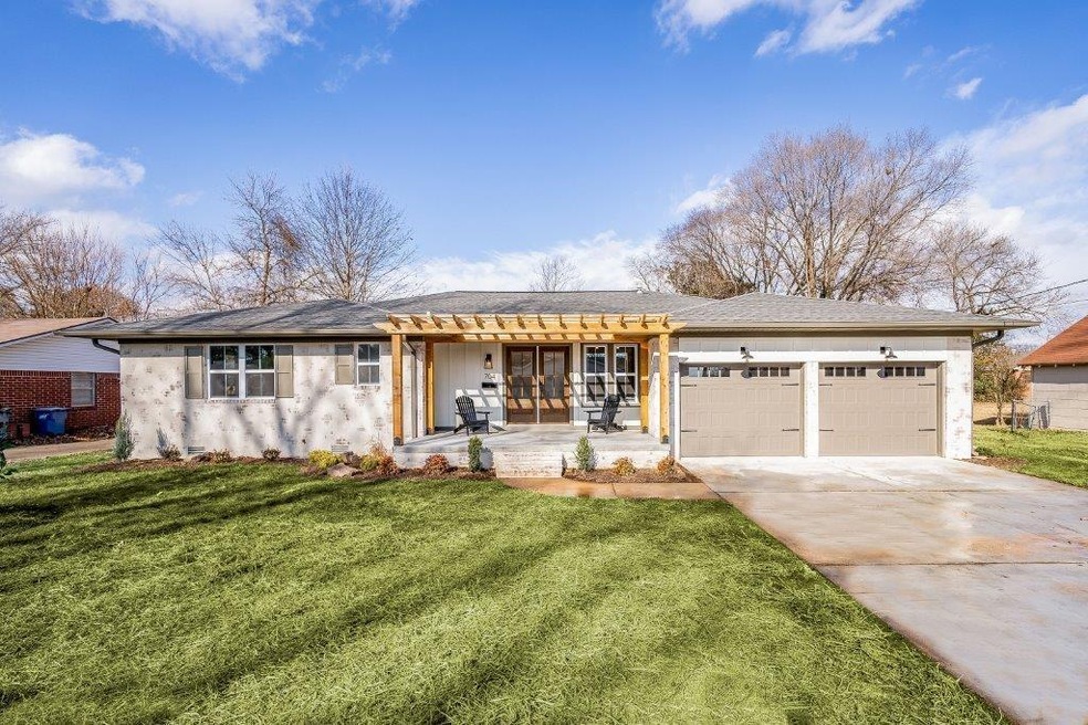 704 NW 5th St, Bentonville, AR 72712 - photo 1