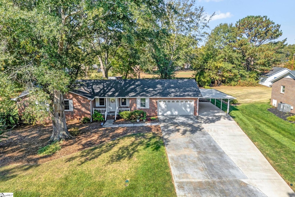 202 Wemberly Dr, Simpsonville, SC 29681 - photo 1