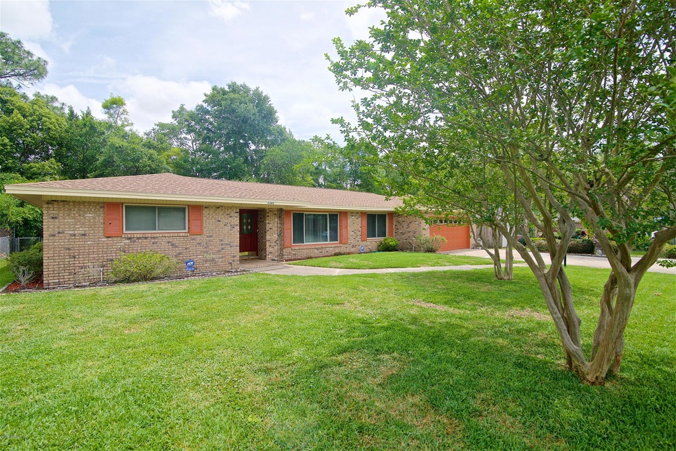 1343 Alderman Rd E, Jacksonville, FL 32211 - photo 1