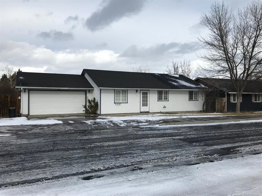 3221 SW Reindeer Ave, Redmond, OR 97756 - photo 1