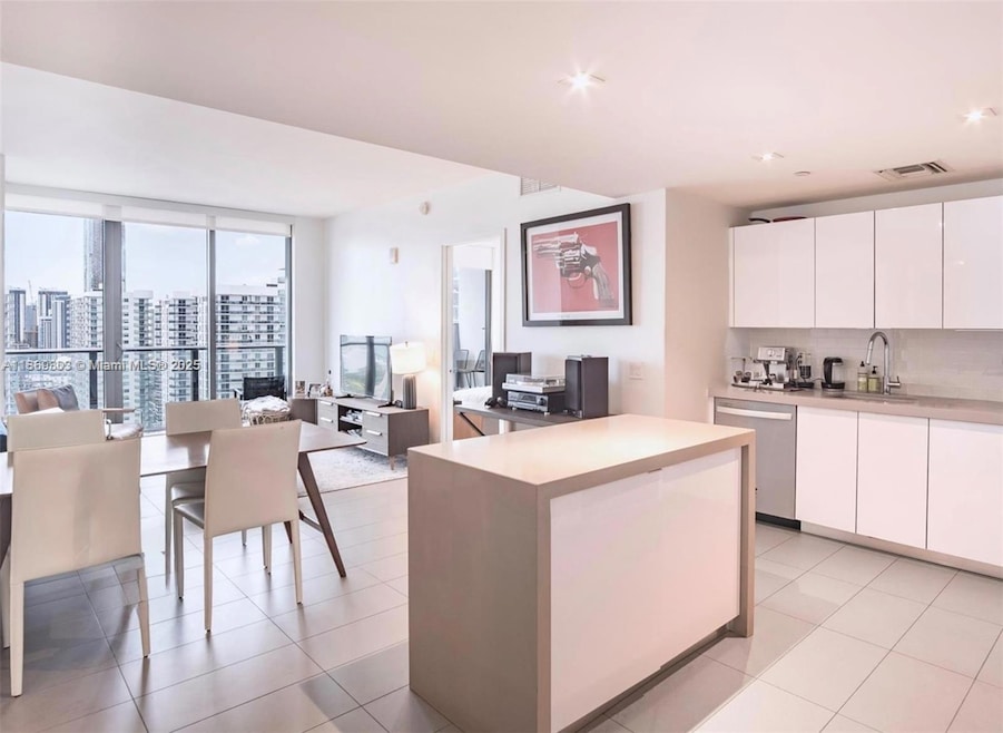 CANVAS unit 3008, Miami, FL 33132 - photo 1