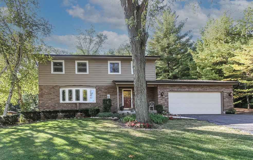 1015 Surrey Ln unit 2, Algonquin, IL 60102 - photo 1