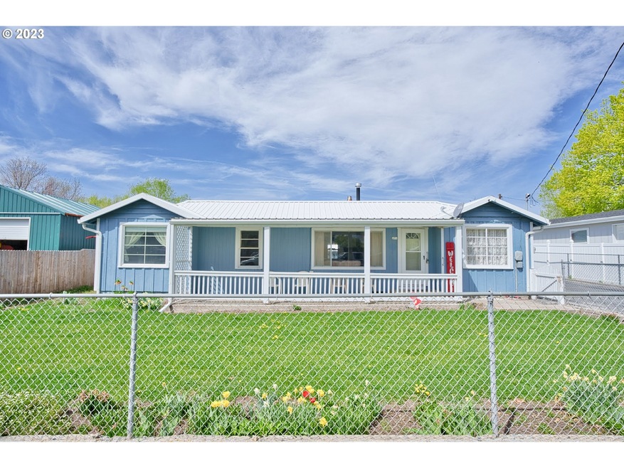 271 Cottonwood St, Mount Vernon, OR 97865 - photo 1