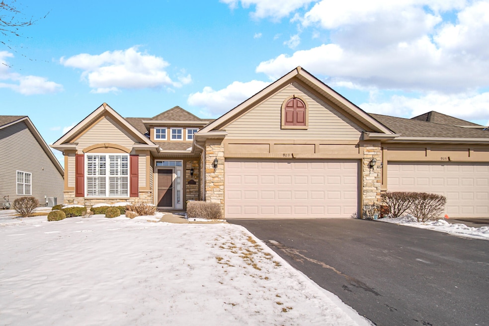 903 Rockwell Ln, Dyer, IN 46311 - photo 1