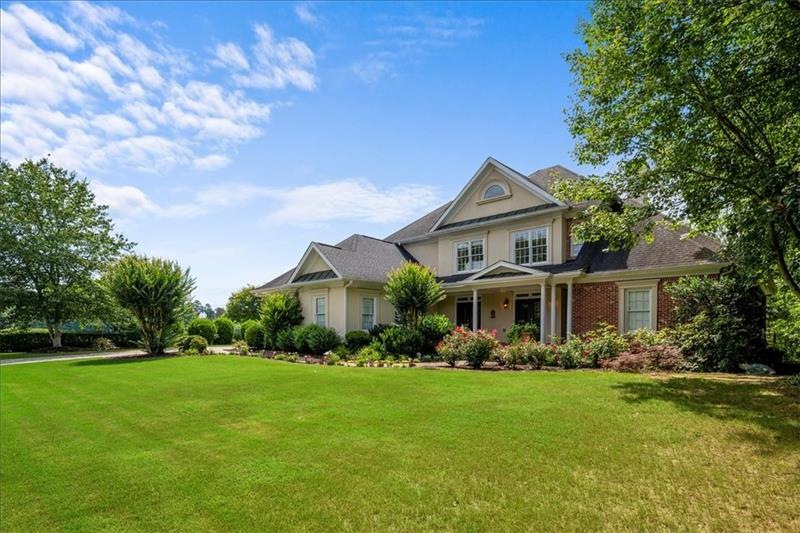 Large Level Front Yard Great for Throwing the Base