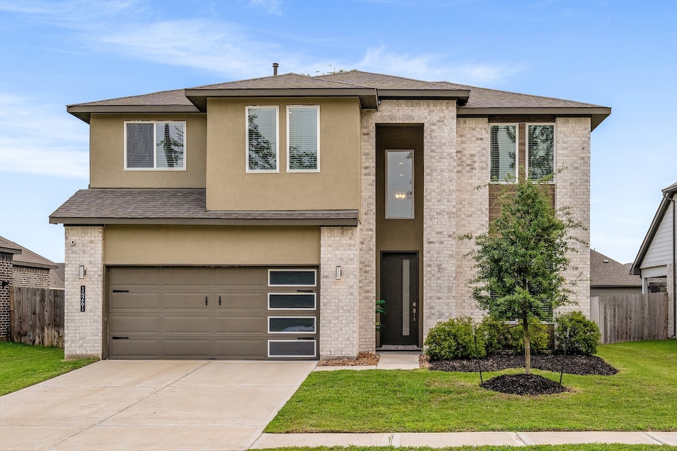 14261 Lake Lodge Dr, Conroe, TX 77384 - photo 1