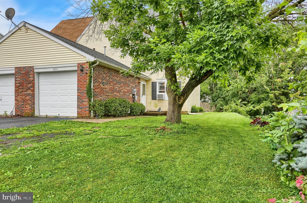 204 S 4th St, Womelsdorf, PA 19567 - photo 1