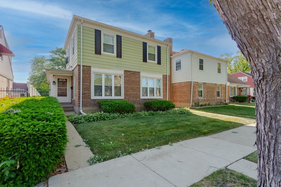 704 Suffolk Ave, Westchester, IL 60154 - photo 1