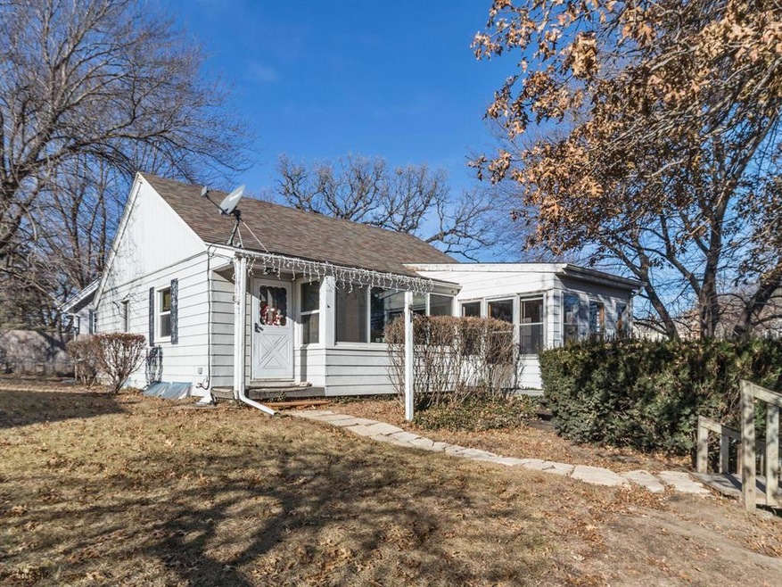 1601 Northwest Dr, Des Moines, IA 50310 - photo 1