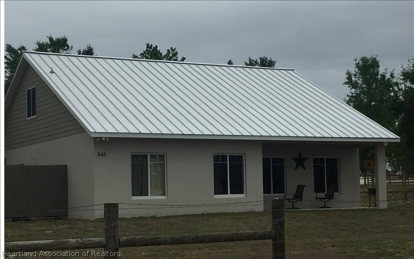 245 Lake Pearl Dr, Lake Placid, FL 33852 - photo 1