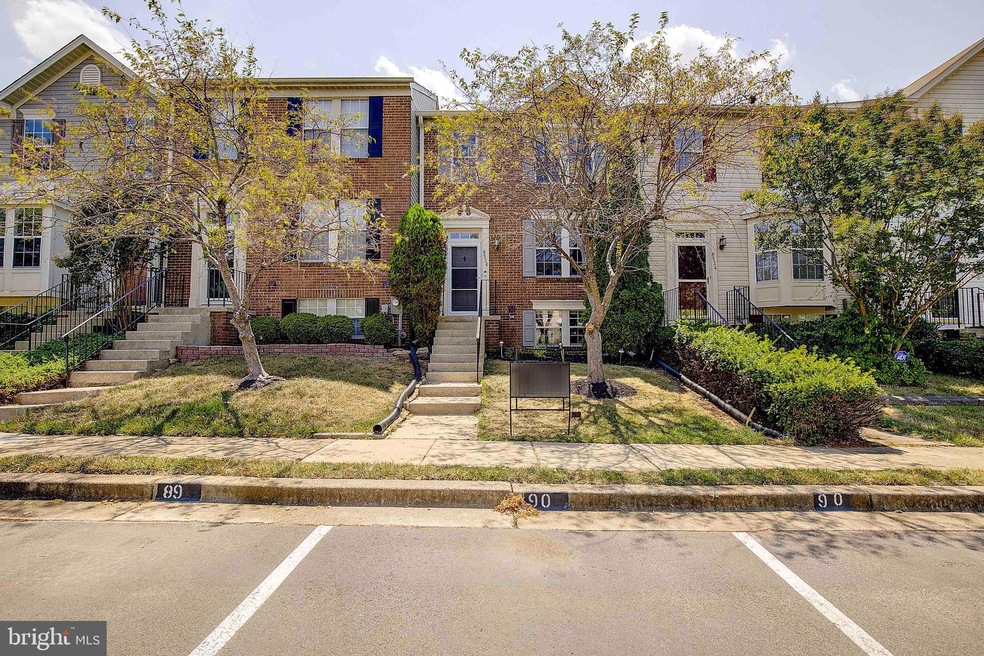 8536 Pine Meadows Dr, Odenton, MD 21113 - photo 1