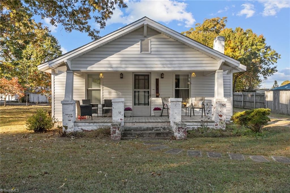 106 Crestwood Cir, High Point, NC 27260 - photo 1