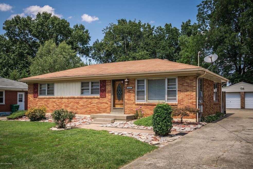 6015 Applegate Ln, Louisville, KY 40219 - photo 1