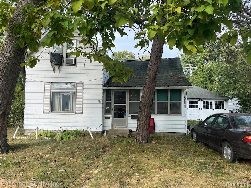 618 Green St, Algonac, MI 48001 - photo 1