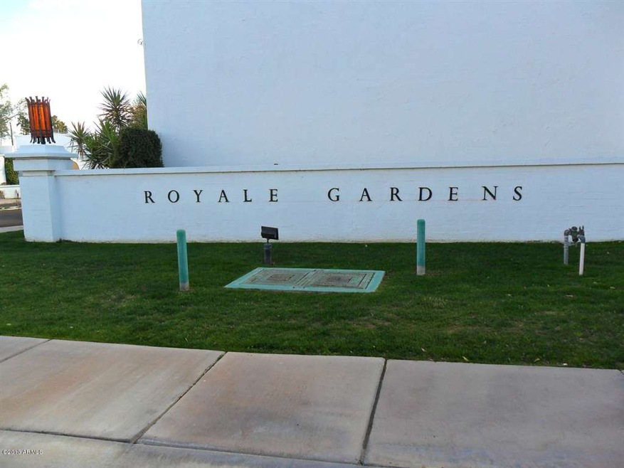 Entrance to Royale Gardens
