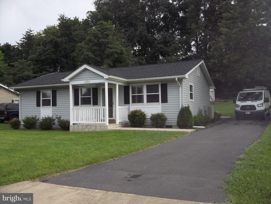 203 E 19th St, Front Royal, VA 22630 - photo 1