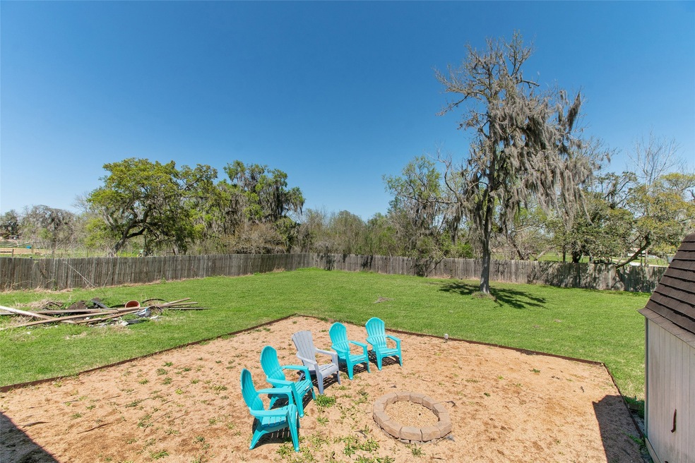 722 County Road 388c, Brazoria, TX 77422 - photo 1