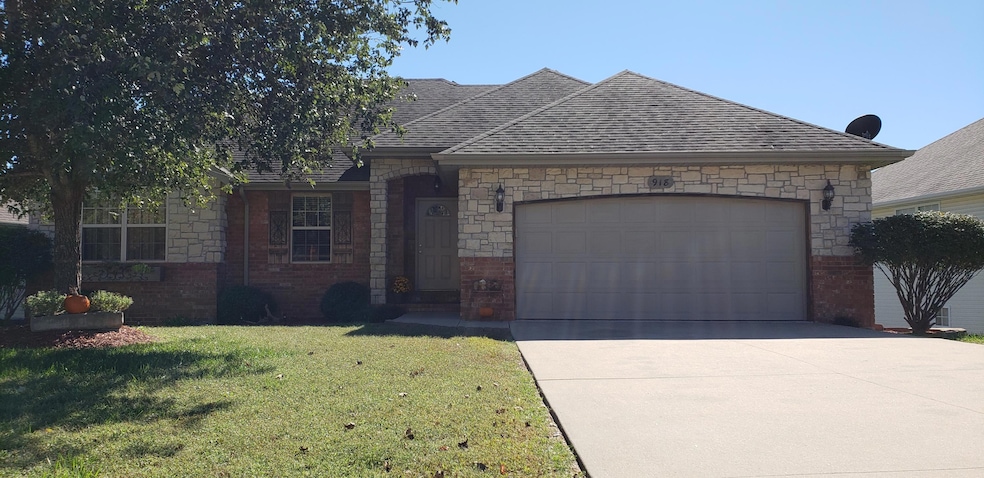 918 Welch St, Nixa, MO 65714 - photo 1