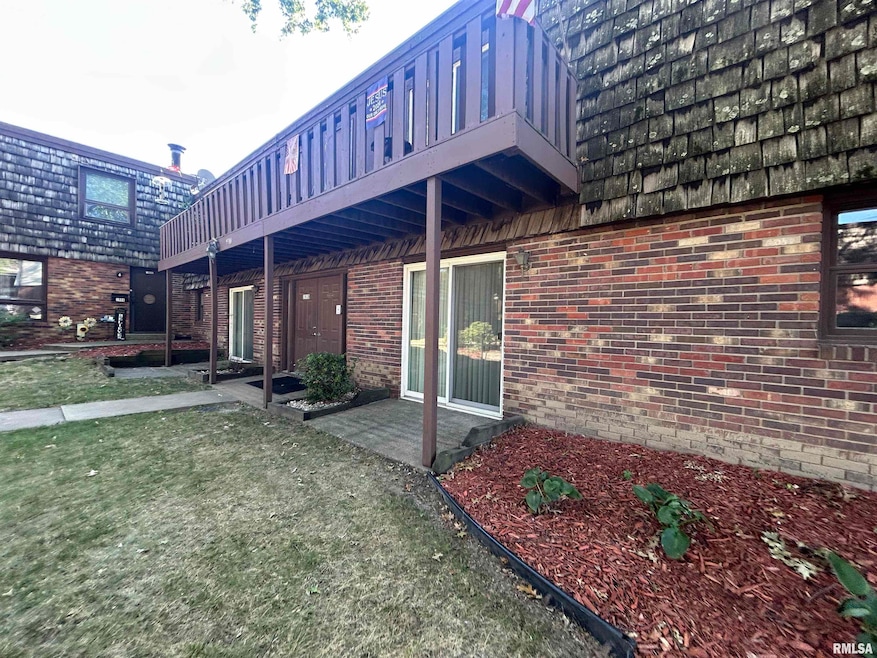 1910 Jeanette Ln unit 2, Springfield, IL 62702 - photo 1