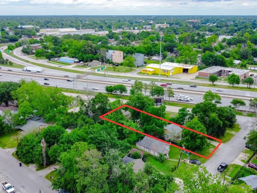 406 Robert Lee Rd, Houston, TX 77009 - photo 1