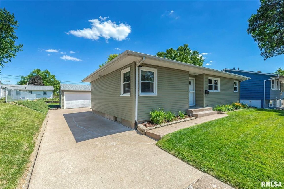 2833 Magnolia Dr, Bettendorf, IA 52722 - photo 1