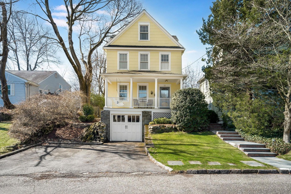 Sold $1,331,050 • Co-Listing Agent