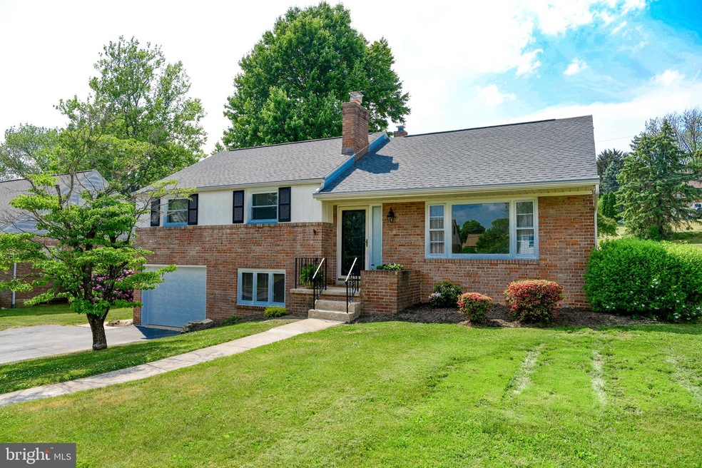 206 W 39th St, Reading, PA 19606 - photo 1