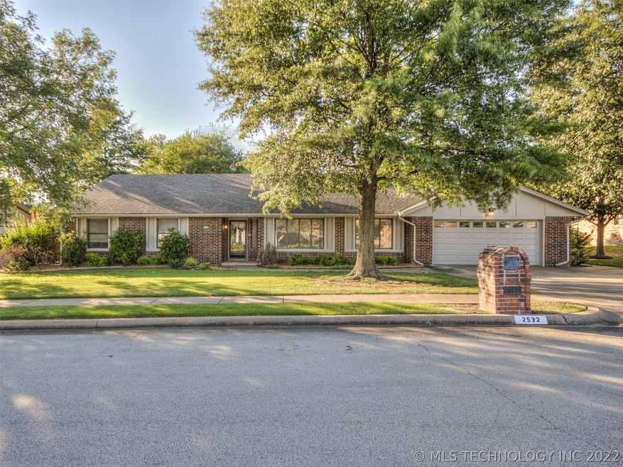 2532 Chapel Hill Rd, Bartlesville, OK 74006 - photo 1