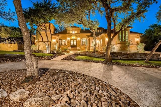 Amazing street appeal on this beautiful Tuscan Estate.