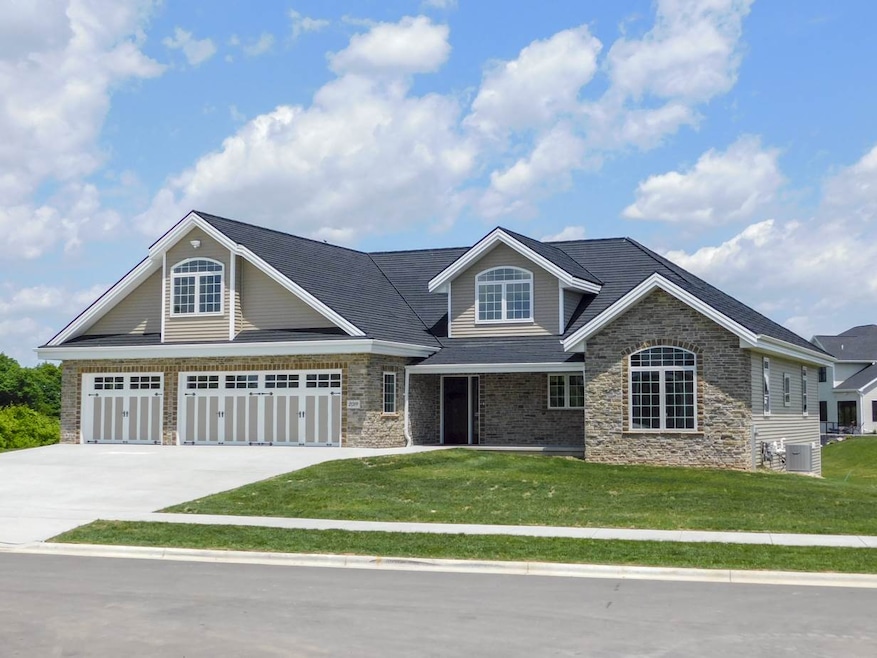 2019 Labyrinth Ln, de Pere, WI 54115 - photo 1