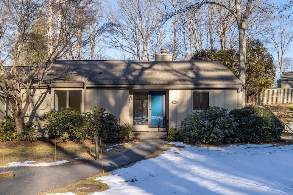 126 Chestnut Cir, Lincoln, MA 01773 - photo 1