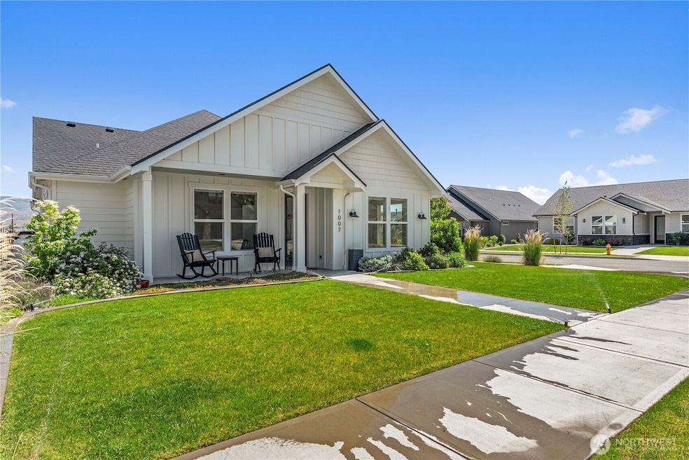 For Sale $697,700 • Co-Listing Agent