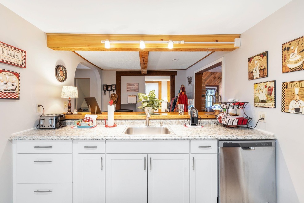 28 Main St, North Woodstock, NH 03262 - photo 1