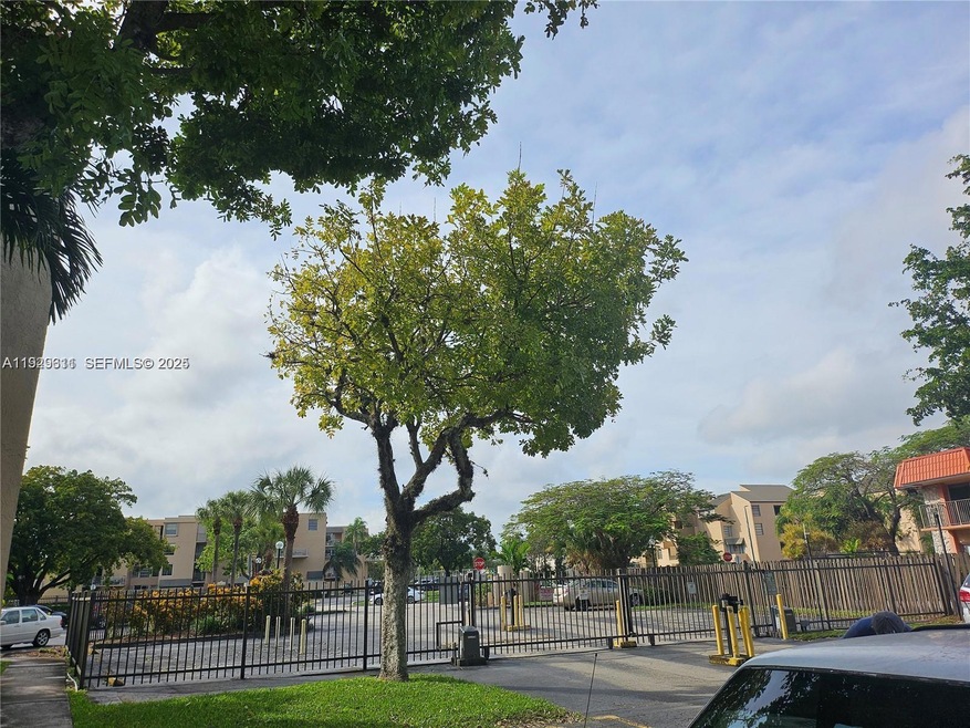 10641 SW 108th Ave unit 1H, Miami, FL 33176 - photo 1