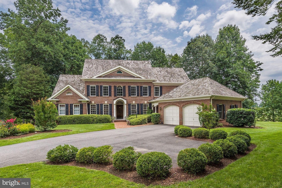 10032 Avenel Farm Dr, Potomac, MD 20854 - photo 1