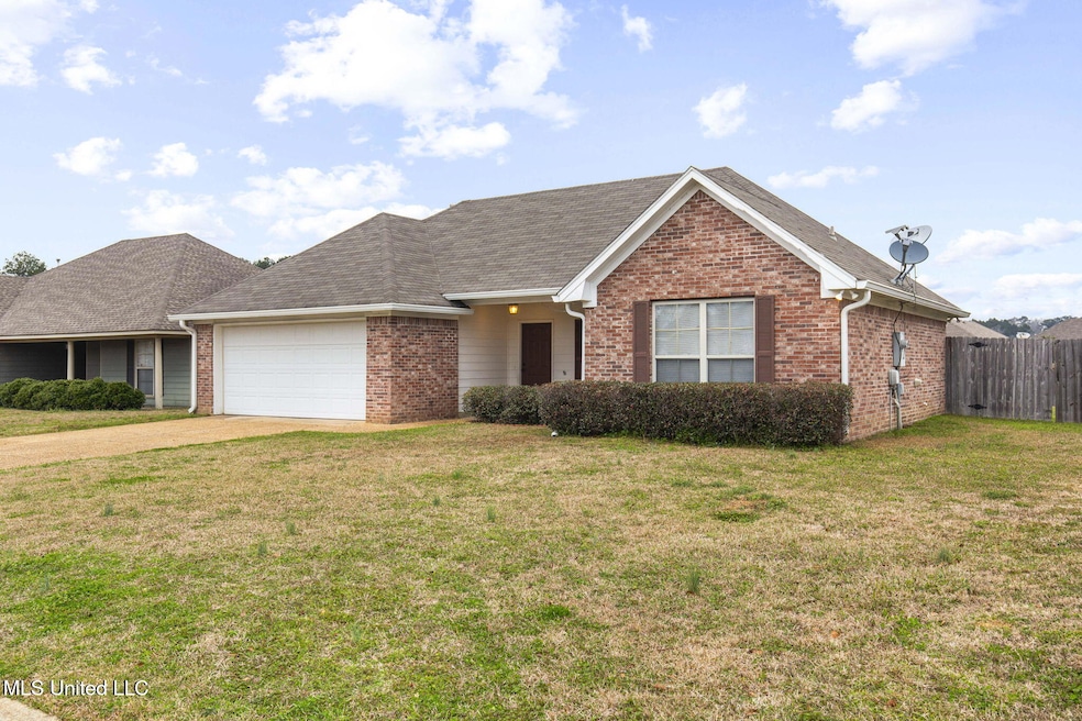 118 Cherry Laurel Cir, Pearl, MS 39208 - photo 1