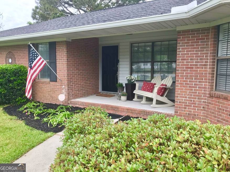 122 N Lake Dr, Brunswick, GA 31525 - photo 1