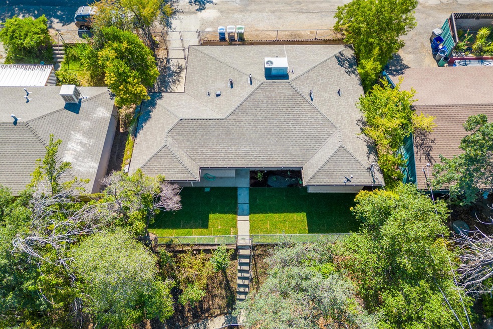 Welcome to 2155 Skyline Dr