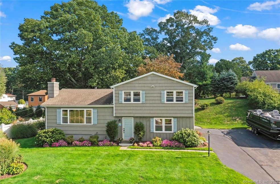 10 Rolling Ln, Norwalk, CT 06851 - photo 1