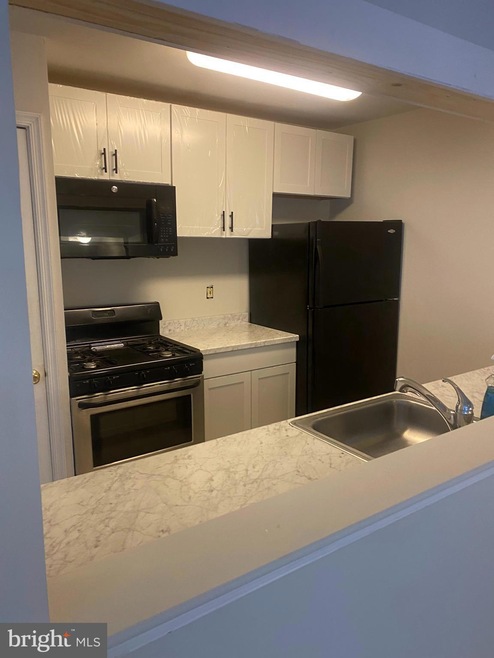 330 Wendover Dr unit 140A, Norristown, PA 19403 - photo 1