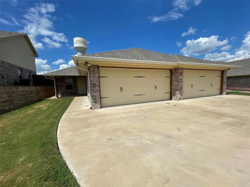 3133 Weave Ct, Granbury, TX 76049 - photo 1