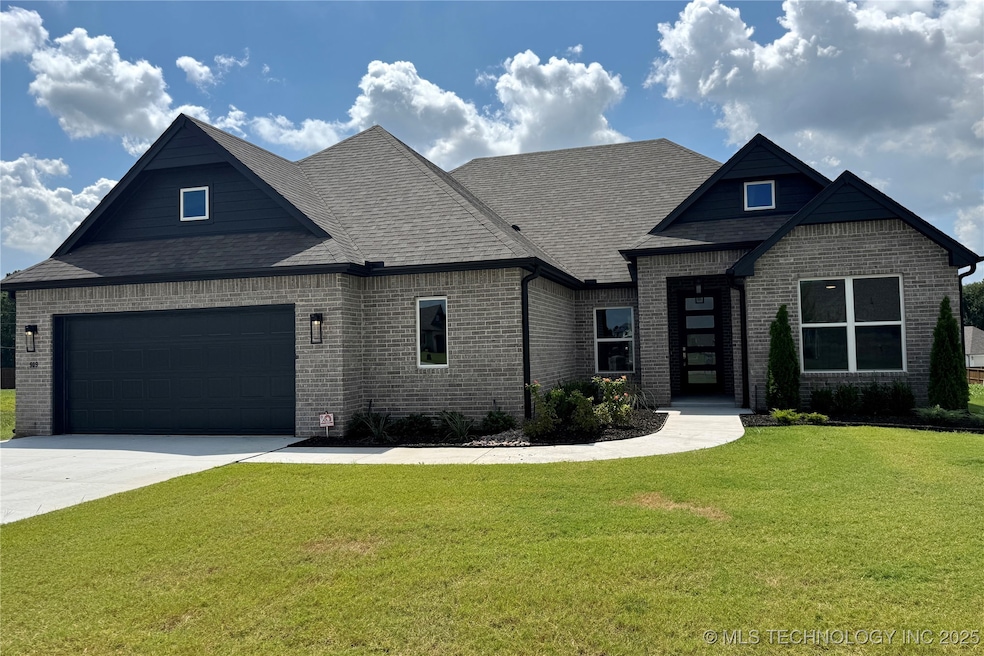 909 E Honolulu Place, Broken Arrow, OK 74012 - photo 1