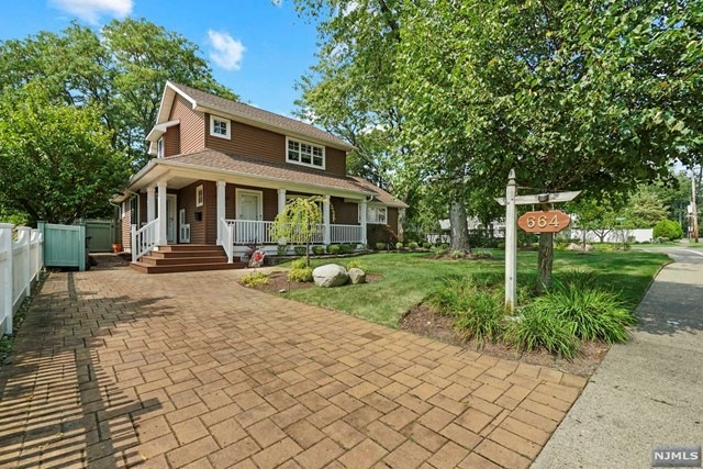 664 Roosevelt Blvd, Paramus, NJ 07652 - photo 1