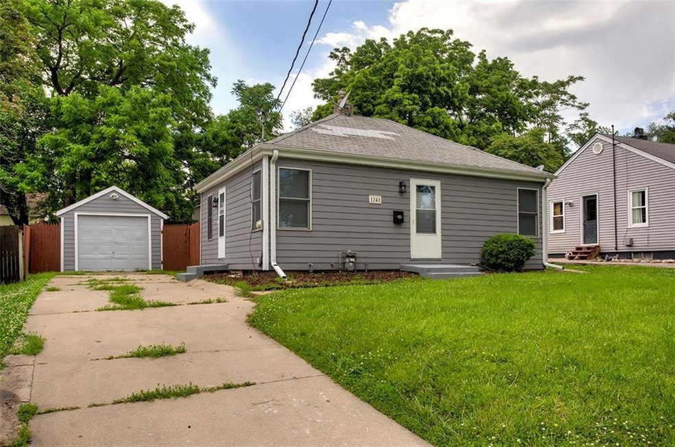 1248 55th St, Des Moines, IA 50311 - photo 1